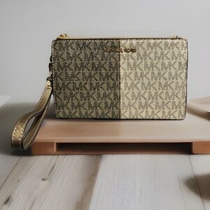 Michael Kors Metallic Pebbled Leather Smartphone Wristlet NWOT